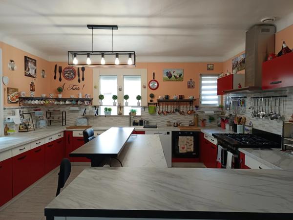 MAISON DE PLAIN-PIED AVEC GARAGE A DEUX PAS DES COMMODITES