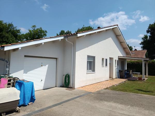 MAISON DE PLAIN-PIED AVEC GARAGE A DEUX PAS DES COMMODITES