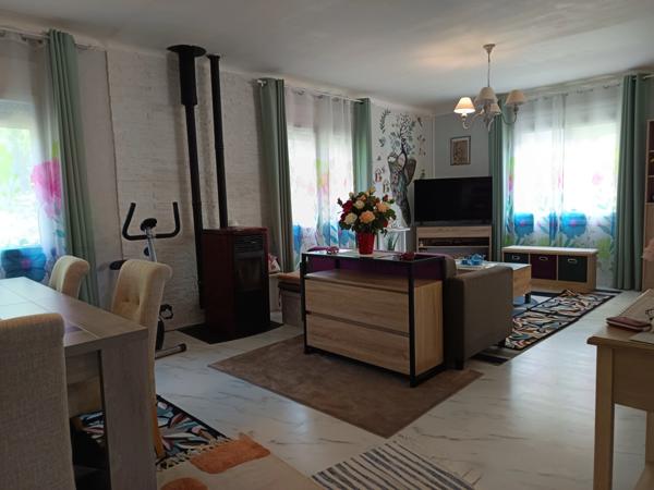 MAISON DE PLAIN-PIED AVEC GARAGE A DEUX PAS DES COMMODITES