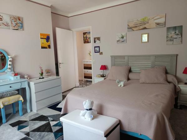 MAISON DE PLAIN-PIED AVEC GARAGE A DEUX PAS DES COMMODITES