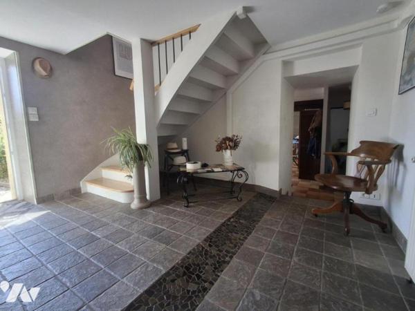 Maison familiale de 180 m² avec 4 chambres et beau jardin à Malville