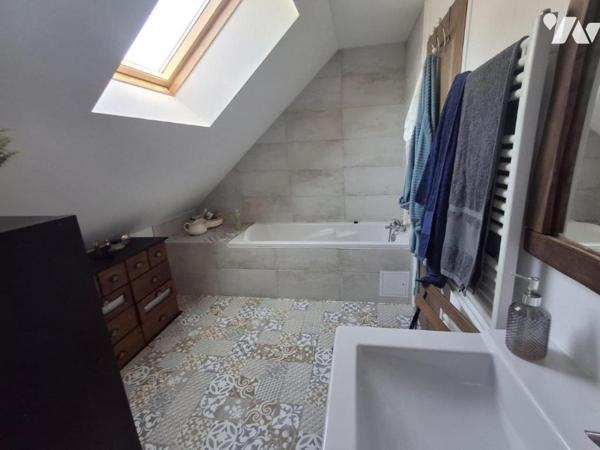 Maison familiale de 180 m² avec 4 chambres et beau jardin à Malville