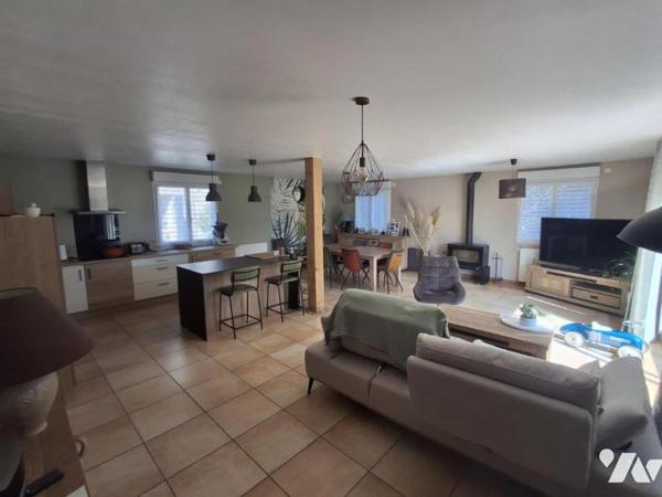 Maison familiale de 180 m² avec 4 chambres et beau jardin à Malville