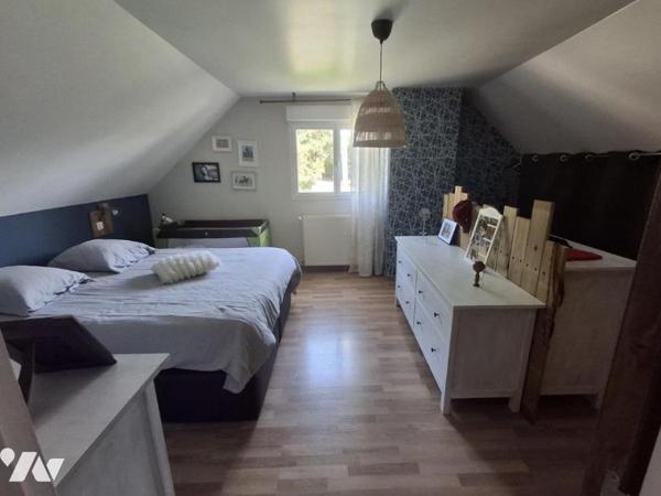 Maison familiale de 180 m² avec 4 chambres et beau jardin à Malville