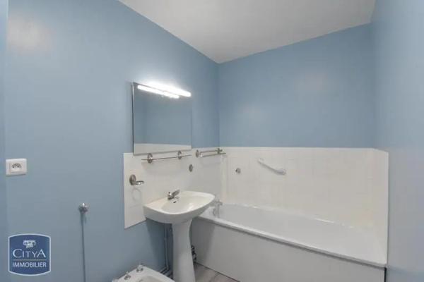 Appartement à louer 4 pièces 82.32m² Le Mans (72100)