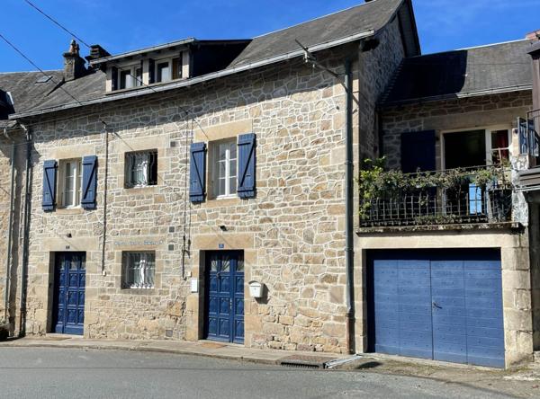 Maison 4 chambres, avec gite et jardin 209 m2 - Vue sur la rivière et l'église.