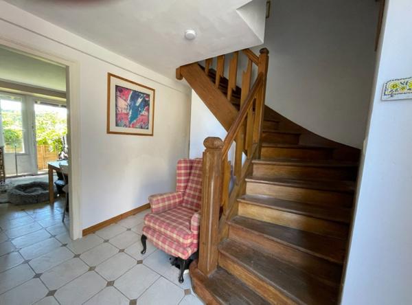 Maison 4 chambres, avec gite et jardin 209 m2 - Vue sur la rivière et l'église.
