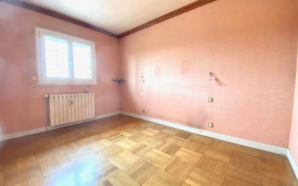 Maison à vendre    5 pièces •  Mézières-sur-Seine