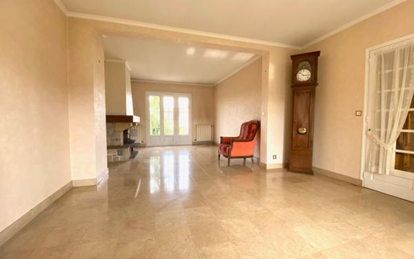 Maison à vendre    5 pièces •  Mézières-sur-Seine