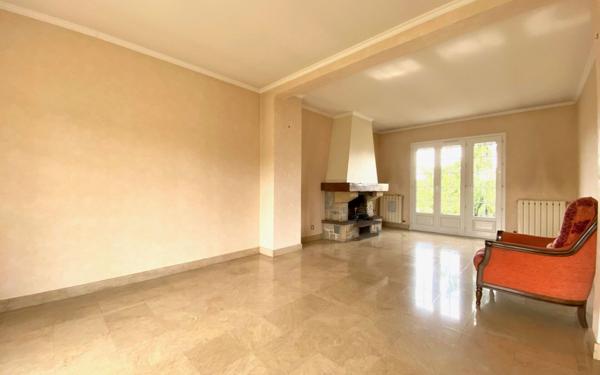 Maison à vendre    5 pièces •  Mézières-sur-Seine