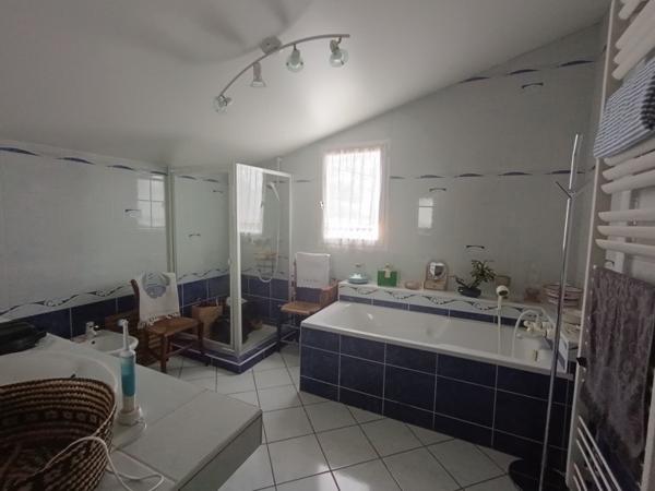 Maison à vendre |  Saint-Caprais-de-Bordeaux |  6 pièces | 184 m²