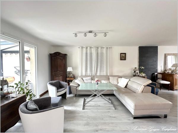 Courville-sur-Eure, belle maison de 193 m², 4 chambres, véranda, garages - 1926 m² de terrain