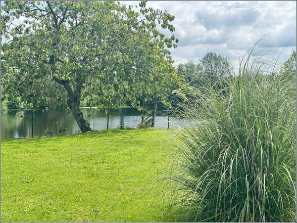 Courville-sur-Eure, belle maison de 193 m², 4 chambres, véranda, garages - 1926 m² de terrain