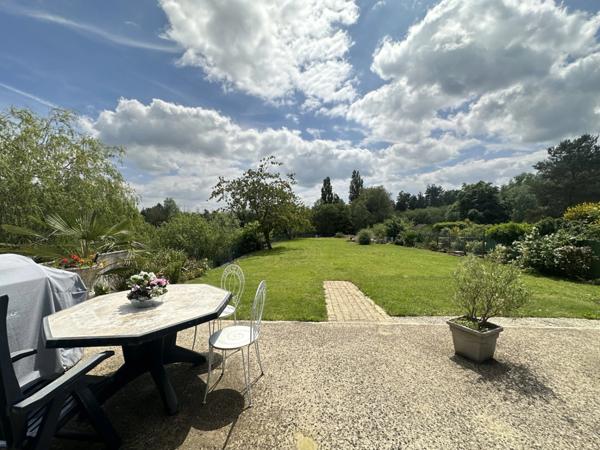 Courville-sur-Eure, belle maison de 193 m², 4 chambres, véranda, garages - 1926 m² de terrain