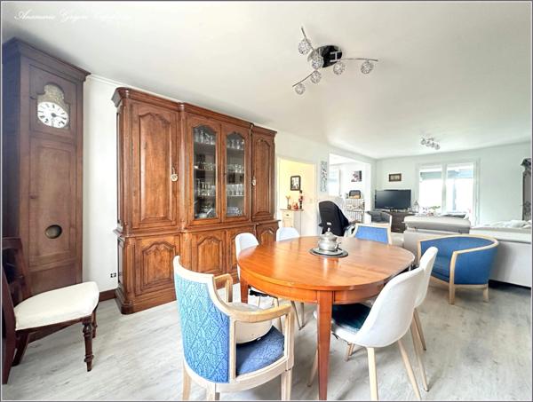 Courville-sur-Eure, belle maison de 193 m², 4 chambres, véranda, garages - 1926 m² de terrain