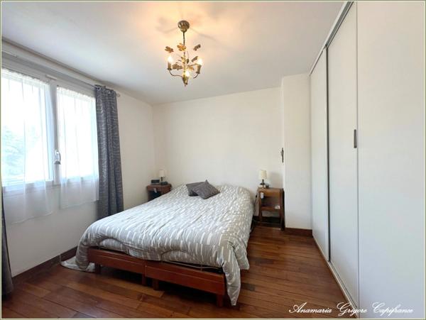 Courville-sur-Eure, belle maison de 193 m², 4 chambres, véranda, garages - 1926 m² de terrain