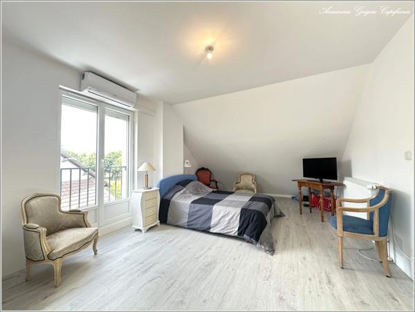 Courville-sur-Eure, belle maison de 193 m², 4 chambres, véranda, garages - 1926 m² de terrain