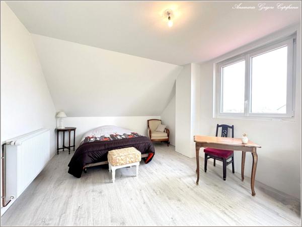 Courville-sur-Eure, belle maison de 193 m², 4 chambres, véranda, garages - 1926 m² de terrain