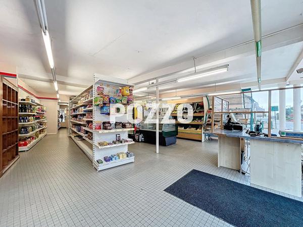 A Vendre - Saint Hilaire Du Harcouet Immeuble 6 pièce(s) 280 m² - Commerce - Appartement - SAINT HILAIRE DU HARCOUET