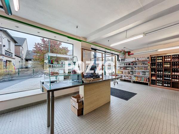 A Vendre - Saint Hilaire Du Harcouet Immeuble 6 pièce(s) 280 m² - Commerce - Appartement - SAINT HILAIRE DU HARCOUET