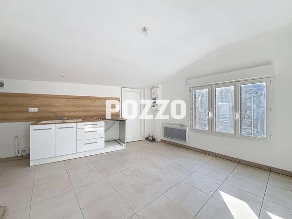 A Vendre - Saint Hilaire Du Harcouet Immeuble 6 pièce(s) 280 m² - Commerce - Appartement - SAINT HILAIRE DU HARCOUET