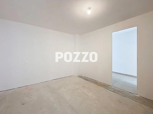 A Vendre - Saint Hilaire Du Harcouet Immeuble 6 pièce(s) 280 m² - Commerce - Appartement - SAINT HILAIRE DU HARCOUET