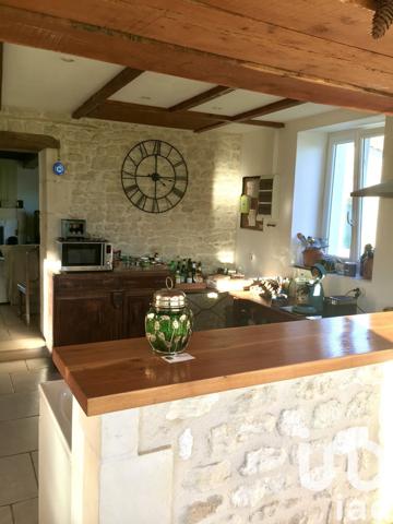 Longère 5 pièces de 110 m² à Gémozac (17260)