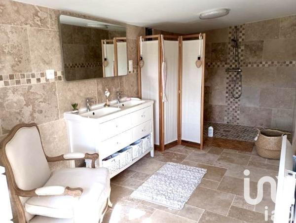 Longère 5 pièces de 110 m² à Gémozac (17260)