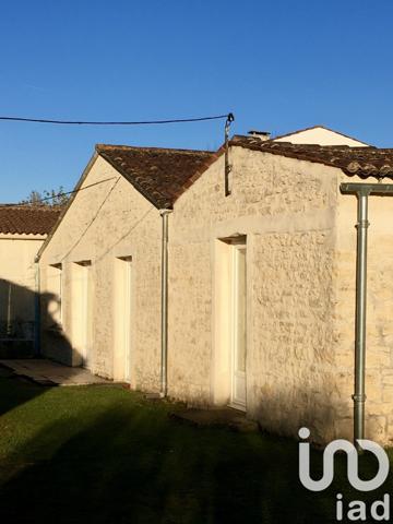 Longère 5 pièces de 110 m² à Gémozac (17260)