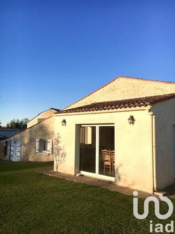 Longère 5 pièces de 110 m² à Gémozac (17260)