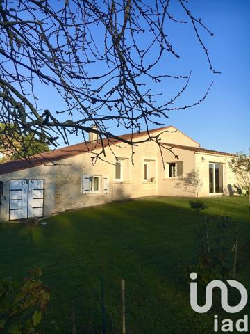 Longère 5 pièces de 110 m² à Gémozac (17260)