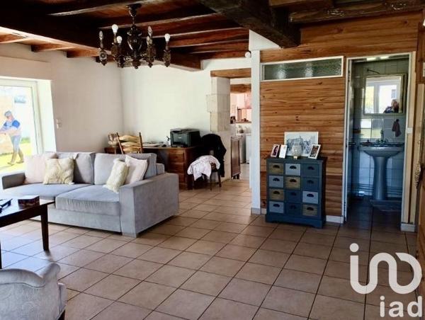 Longère 5 pièces de 110 m² à Gémozac (17260)