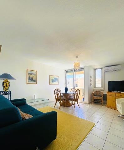 Appartement
         2 pièces
        - 55 m² 252 000 € *