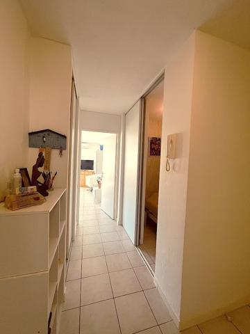 Appartement
         2 pièces
        - 55 m² 252 000 € *