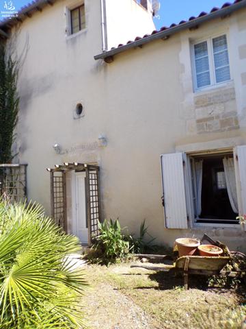 Maison en pierre située à VILLEFAGNAN Nord Charente