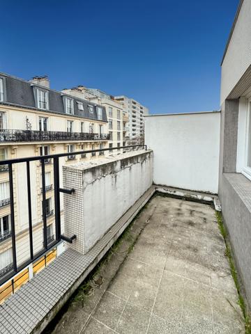 Studio 26 M² avec balcon proximité de la Place de la Nation PARIS 20