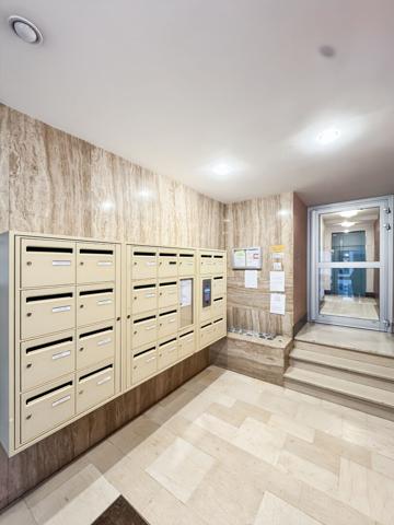 Studio 26 M² avec balcon proximité de la Place de la Nation PARIS 20
