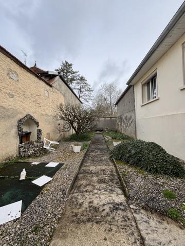 CHATILLON Sur SEINE : Maison de 1960 au centre ville ,130m² avec sous-sol, garage et petit terrain Châtillon-sur-Seine (21400)
