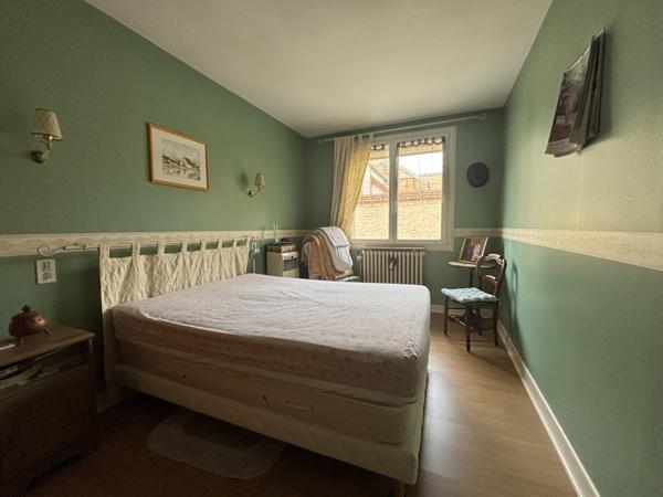 CHATILLON Sur SEINE : Maison de 1960 au centre ville ,130m² avec sous-sol, garage et petit terrain Châtillon-sur-Seine (21400)