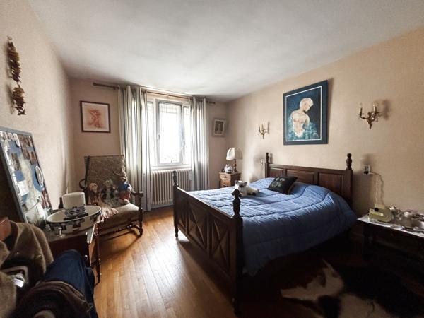 CHATILLON Sur SEINE : Maison de 1960 au centre ville ,130m² avec sous-sol, garage et petit terrain Châtillon-sur-Seine (21400)