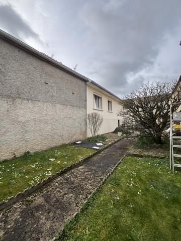 CHATILLON Sur SEINE : Maison de 1960 au centre ville ,130m² avec sous-sol, garage et petit terrain Châtillon-sur-Seine (21400)