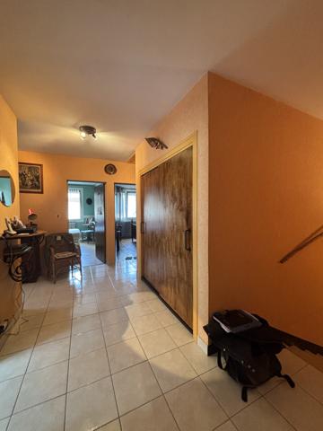 CHATILLON Sur SEINE : Maison de 1960 au centre ville ,130m² avec sous-sol, garage et petit terrain Châtillon-sur-Seine (21400)