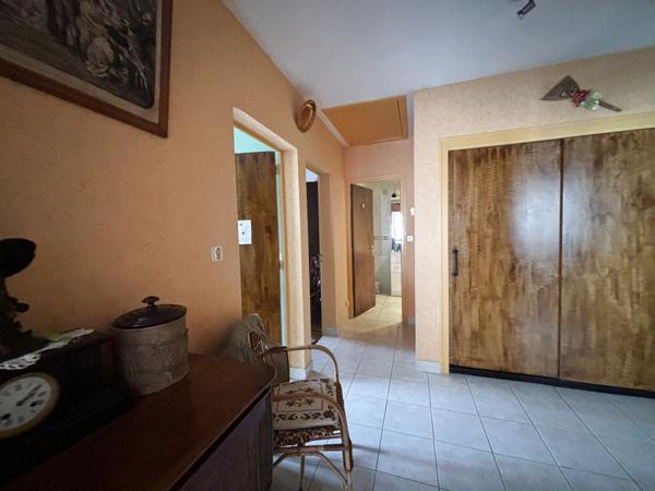 CHATILLON Sur SEINE : Maison de 1960 au centre ville ,130m² avec sous-sol, garage et petit terrain Châtillon-sur-Seine (21400)