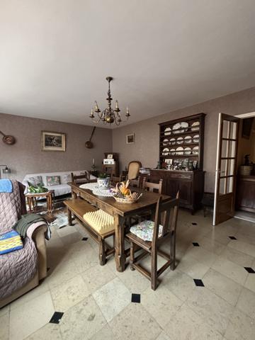 CHATILLON Sur SEINE : Maison de 1960 au centre ville ,130m² avec sous-sol, garage et petit terrain Châtillon-sur-Seine (21400)