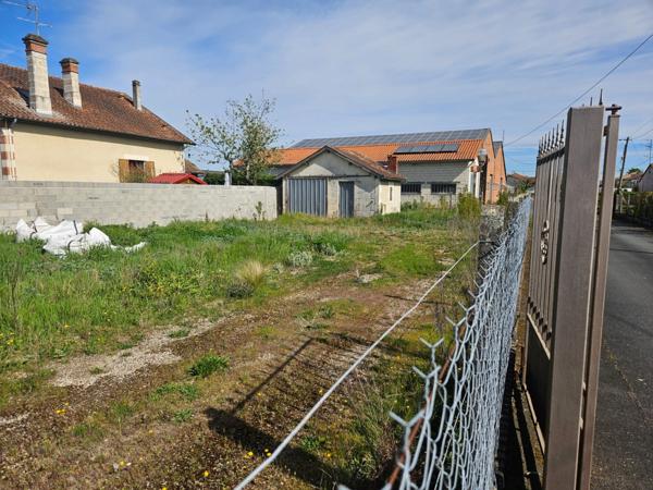 Terrain à vendre de 530,00 m² COUTRAS (33)