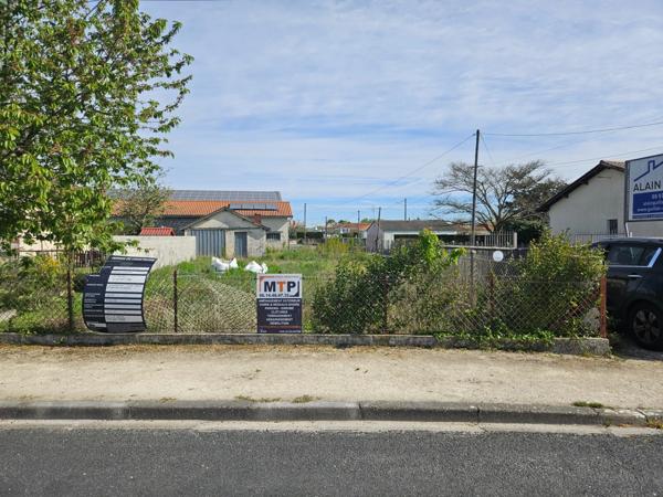 Terrain à vendre de 530,00 m² COUTRAS (33)