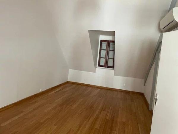 Location Bureau 98 m2 à Fort-de-France