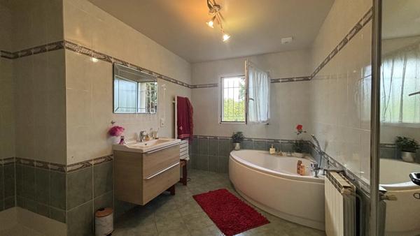 Vente                                                      Maison
                        
                     5 pièces                      149 m2                     à Peyrehorade
