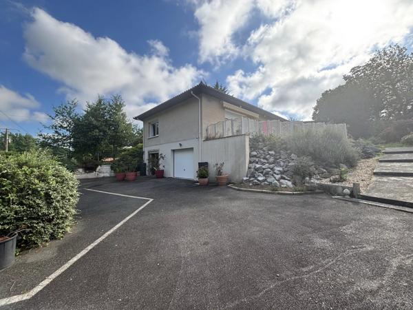 Vente                                                      Maison
                        
                     5 pièces                      149 m2                     à Peyrehorade