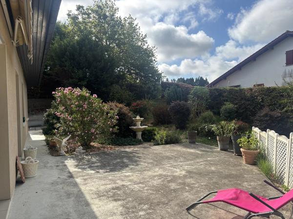 Vente                                                      Maison
                        
                     5 pièces                      149 m2                     à Peyrehorade